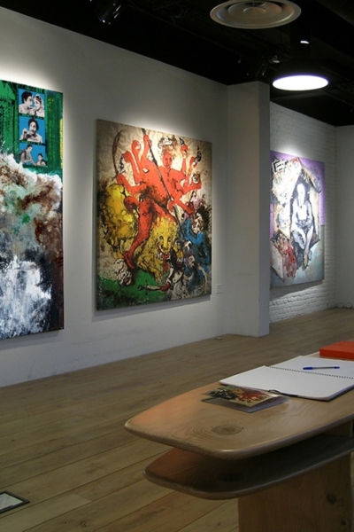 Made in India, vue de l’exposition, Galerie P Frienndland &amp; A Rivault, Paris, 2006.